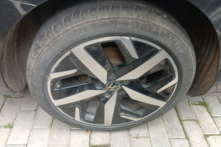 Used Volkswagen Lamando 2023 Lavida L 280TSI DSG Cool & Spicy Edition Right Rear Wheel Hub