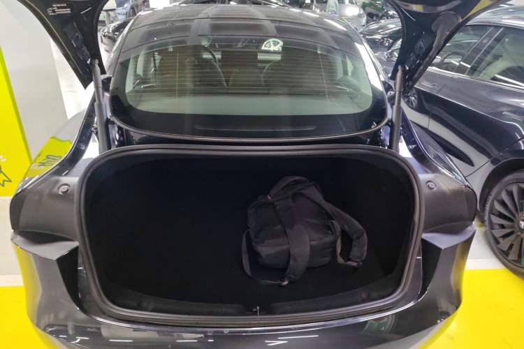 Used Tesla Model 3 2025 Rear-Wheel-Drive Version
