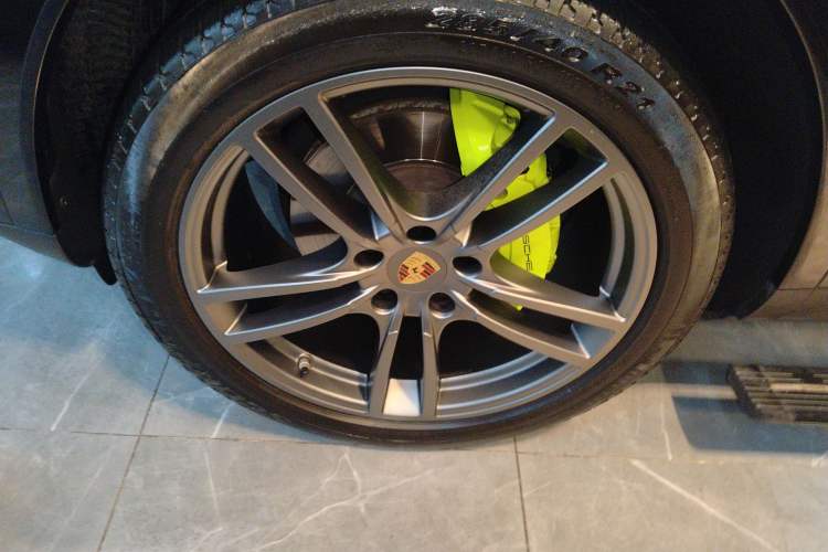 Used Porsche Cayenne E-Hybrid 2022 Cayenne E-Hybrid 2.0T Platinum Edition Left Front Wheel Hub