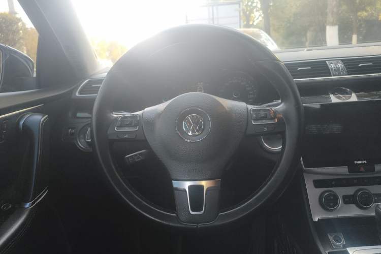 Used Volkswagen Magotan 2015 1.8TSI Luxury Model Steering Wheel