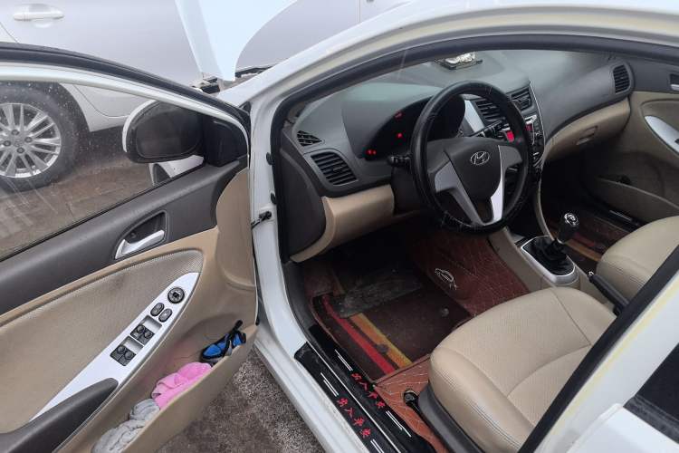 Used Hyundai Verna (older generation) 2010 Sedan 1.4L Manual BLUE Model
