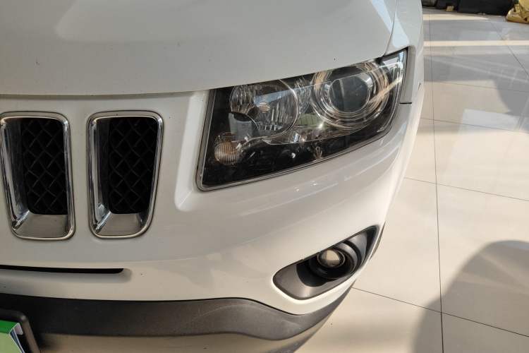 Used Jeep Compass (Import) 2015 2.0L two-wheel drive sport version