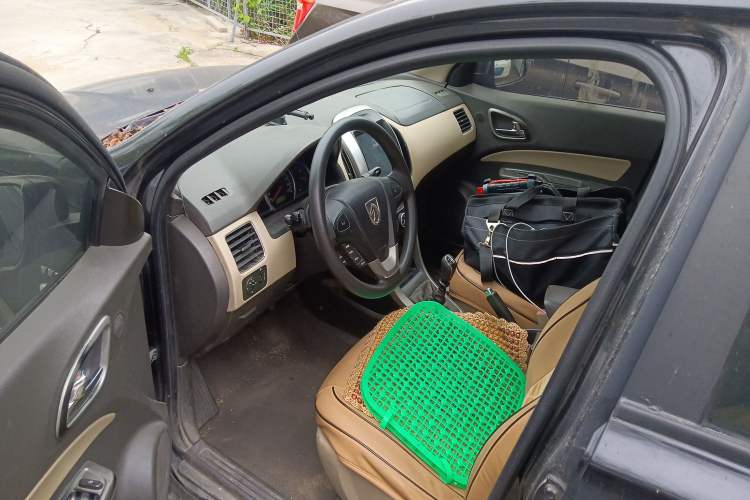 Used Baojun 630 2012 1.5L DVVT Manual Elite Model Driver Seat