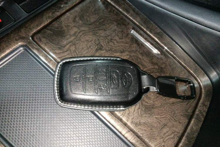 Used Toyota Vellfire 2021 Crown Dual-Engine 2.5L HV Supreme Edition
