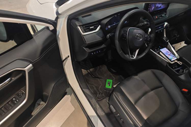 Used Toyota RAV4 2023 2.0L CVT Two-Wheel Drive Fashion Plus Edition
