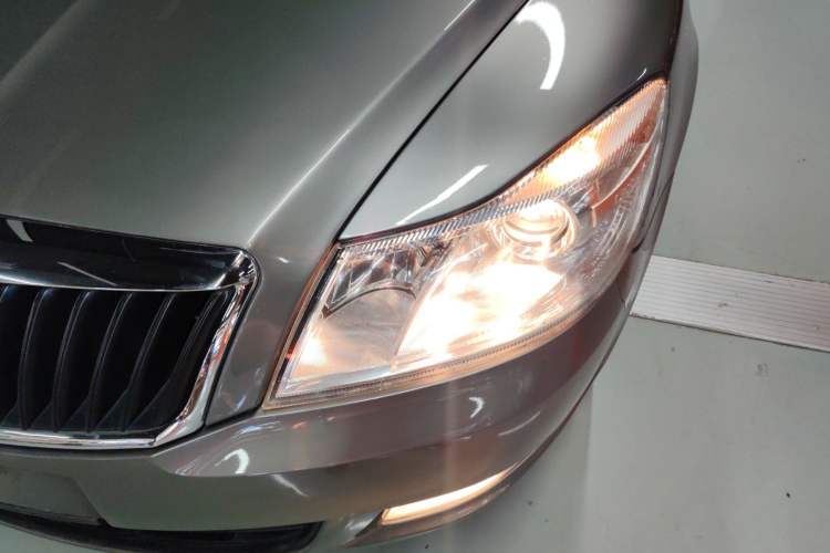 Used Skoda Octavia 2015 Classic Model 1.6L Automatic Elegance Edition
