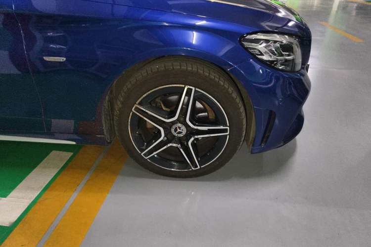 Used Mercedes-Benz C-Class 2021 C 260 L Sport Edition Star Collection Right Front Wheel Hub