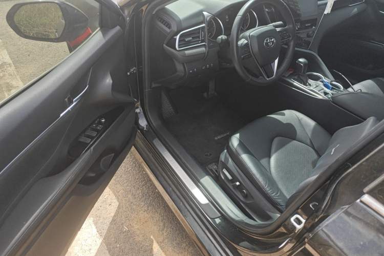 Used Toyota Camry 2021 2.0G Luxury Edition
