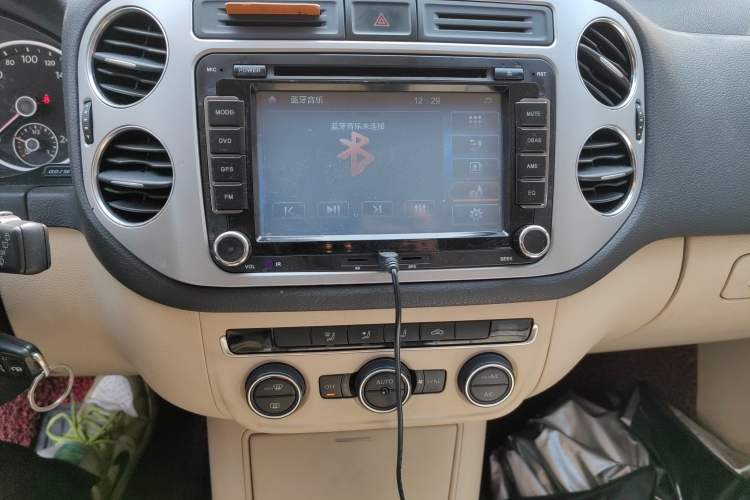 Used Volkswagen Tiguan 2013 1.8 TSI Automatic Two-Wheel Drive Comfort Edition Audio And AC Panel