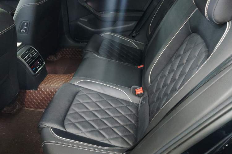 Used Volkswagen Magotan GTE Plug-in Hybrid 2022 GTE Luxury Model Left Rear Seat