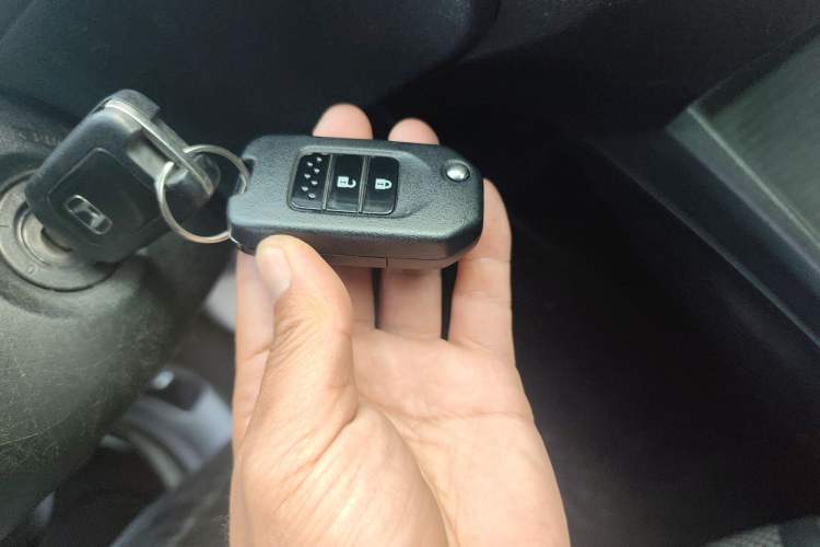 Used Honda Jade 2013 1.8L automatic Comfort version 5 seats Vehicle Key