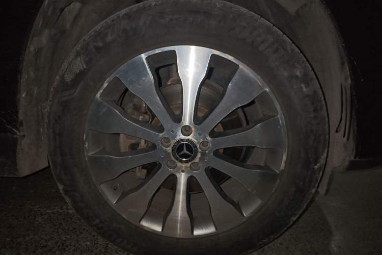 Used Mercedes-Benz GLS-Class 2017 GLS 450 U.S. specification Right Front Wheel Hub