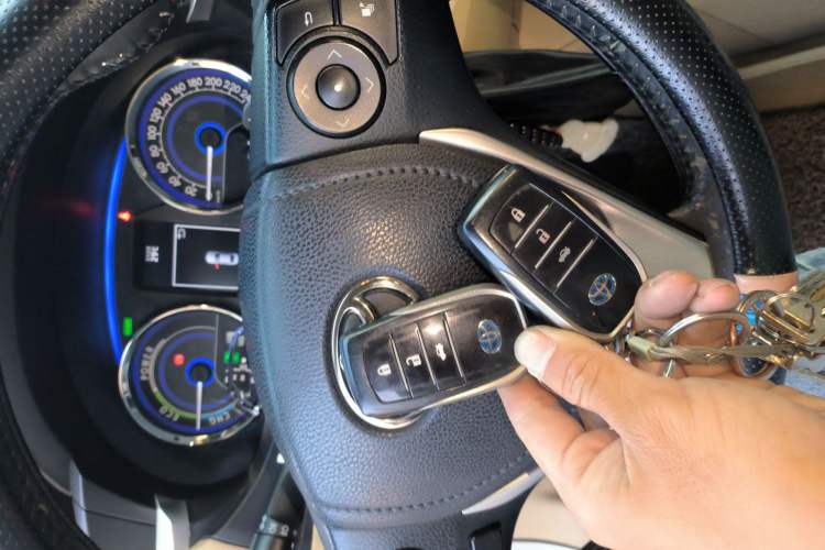 Used Toyota Corolla 2016 Dual-Engine 1.8L E-CVT Elite Edition