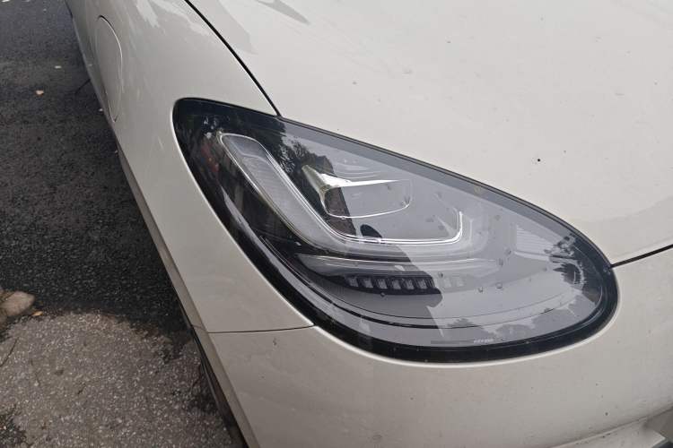 Used Wuling Bingo 2024 333 km Enjoyment Version Right Front Headlight