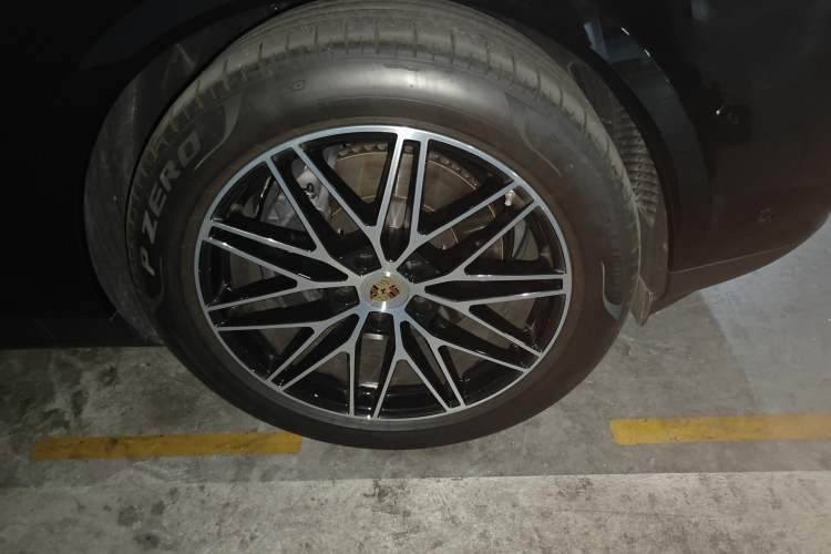 Used Porsche Cayenne 2025 Cayenne 3.0T Right Front Wheel Hub