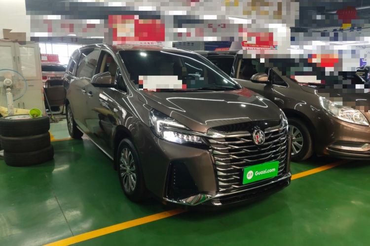 Used Buick GL8 2023 Facelifted Land Cruiser Executive Luxury Version Front Right 45 Deg