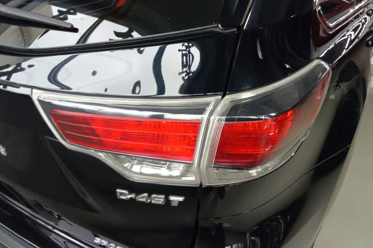 Used Toyota Highlander 2015 2.0T Four-Wheel Drive Luxury Edition 7-Seater Right Rear Taillight