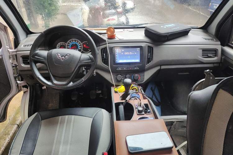 Used Wuling Rongguang New Truck 2021 1.5L Rural Version LV0 Extended Double-Cab L3C Center Console