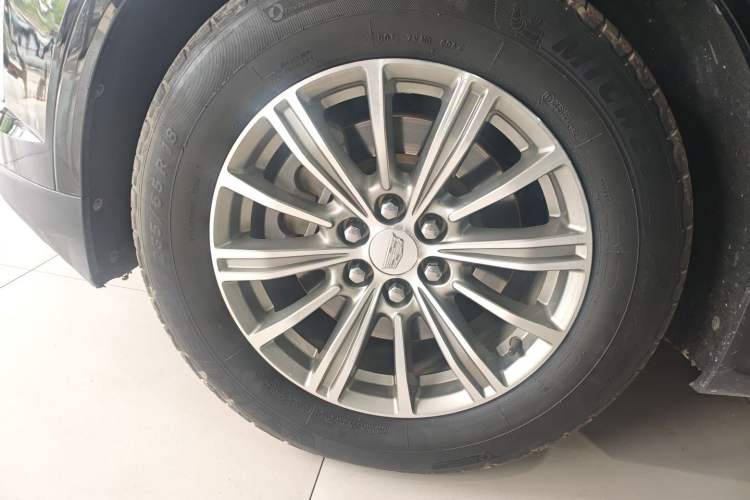 Used Cadillac XT5 2018 25T Luxury Model Left Front Wheel Hub