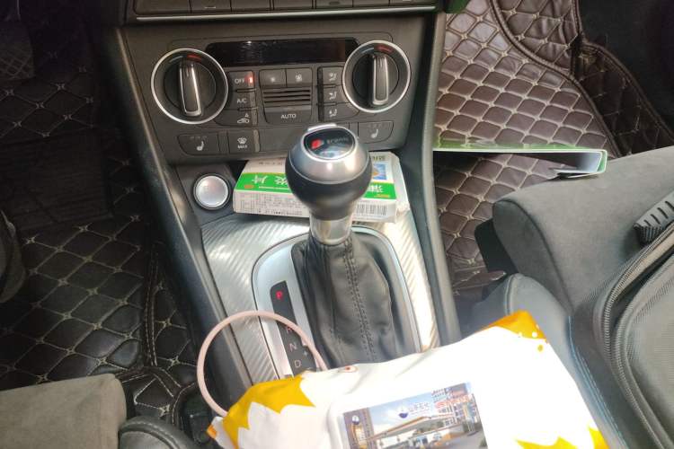 Used Audi Q3 2017 35 TFSI Sport Edition Gear Lever