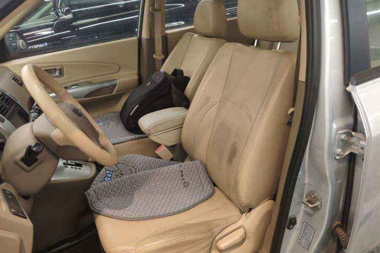 Used Hyundai Tucson 2009 2.0L Automatic Two-Wheel Drive with Sunroof Left Front Seat