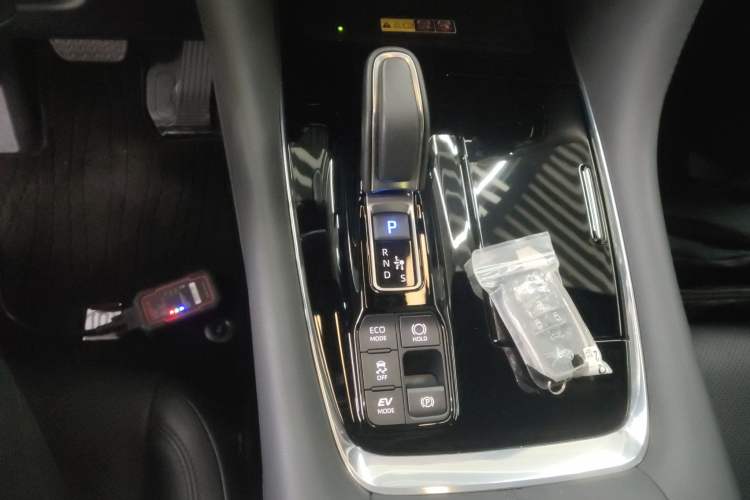 Used Toyota Vellfire 2024 Crown Dual-Engine 2.5L Supreme Executive Edition
