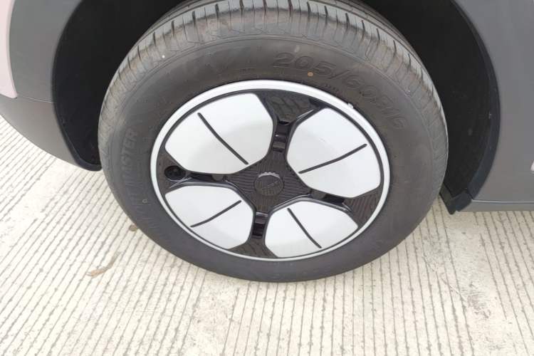 Used Geely Galaxy Geome 2025 310km Youth Edition Right Rear Wheel Hub