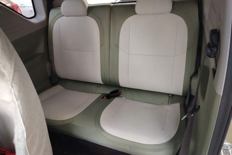 Used Geely Galaxy Panda 2025 210km Panda Rider Left Rear Seat