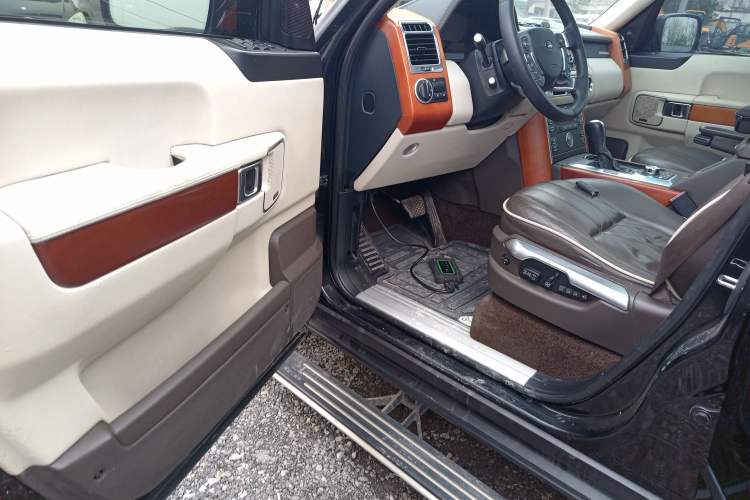 Used Land Rover Range 2010 3.6 TDV8 HSE Driver Seat