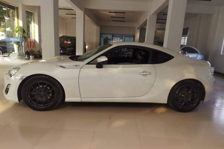 Used Toyota 86 2014 2.0L Manual Luxury Version