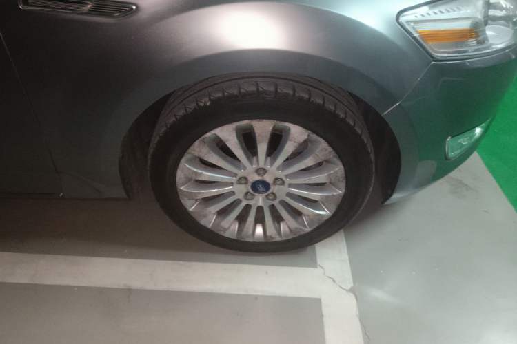 Used Ford Mondeo 2008 2.3L Luxury Sport Navigation Edition Right Front Wheel Hub