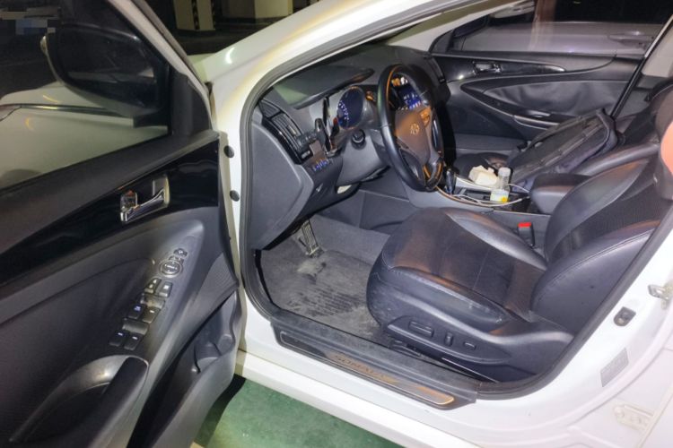 Used Hyundai Sonata 2015 Classic 2.0L Automatic Luxury Edition Driver Seat