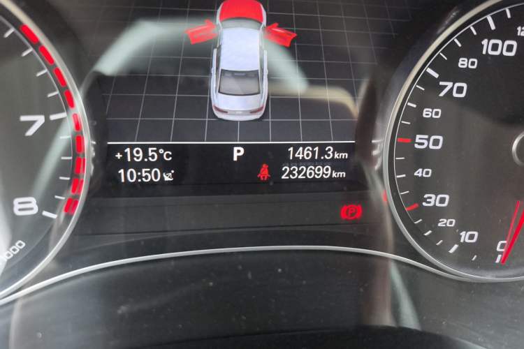 Used Audi A6L 2014 TFSI Standard Model Odometer Close Up
