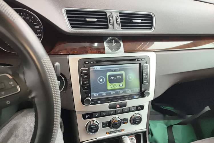 Used Volkswagen Magotan 2012 Travel Edition 2.0 TSI Comfort Version Audio And AC Panel