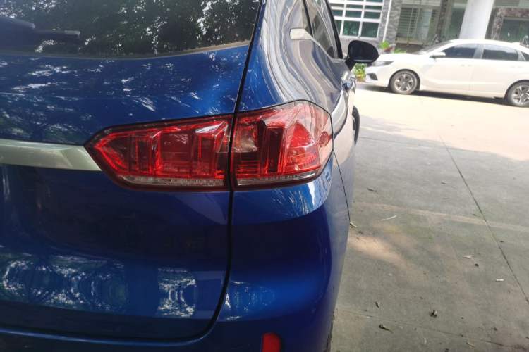 Used Wey VV5 2019 Upgraded Model 2.0T Two-Wheel Drive Ultra-Luxury Version China V Standard Right Rear Taillight