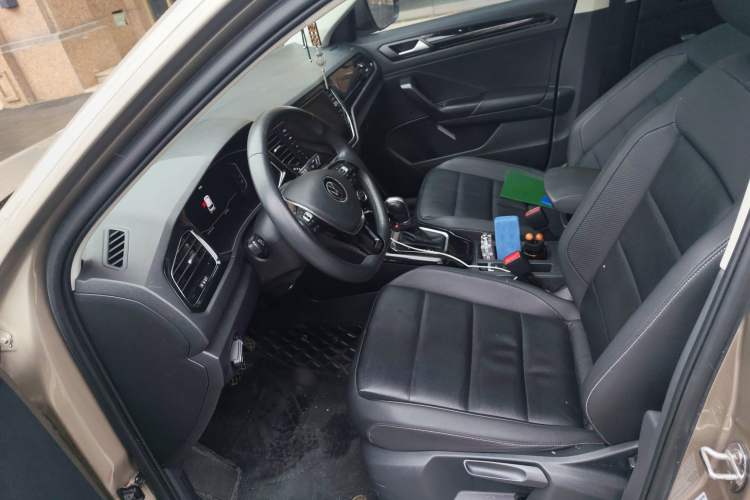 Used Volkswagen T-ROC 2021 280TSI DSG Two-Wheel Drive Comfort Connect Edition