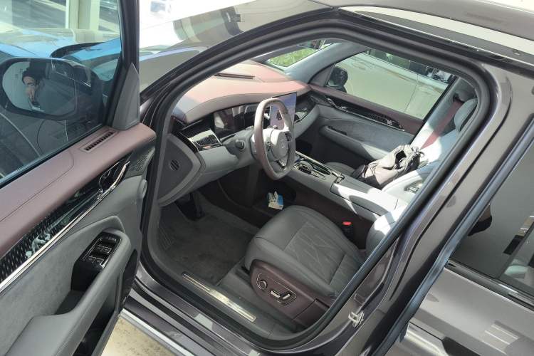 Used Zeekr 009 2024 Six-Seat Executive Version 4WD 108 kWh