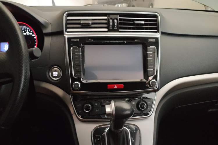 Used Haval H6 2015 Sport Edition 1.5T Automatic Two-Wheel Drive Luxury Model
