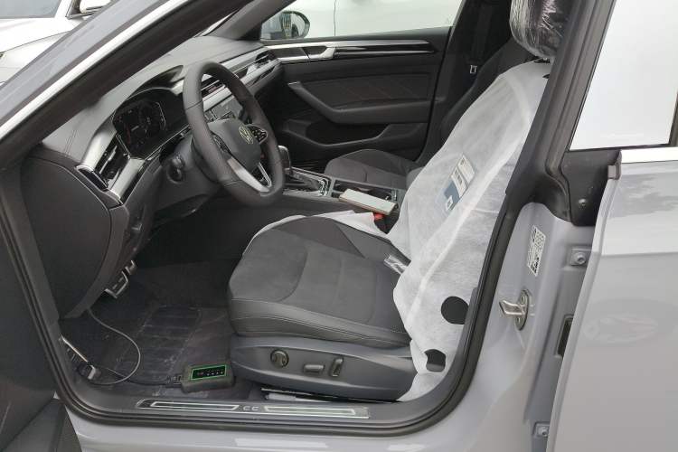 Used Volkswagen FAW-Volkswagen CC 2025 Model, Facelifted, 330TSI, Glamorous—Shared Edition Left Front Seat