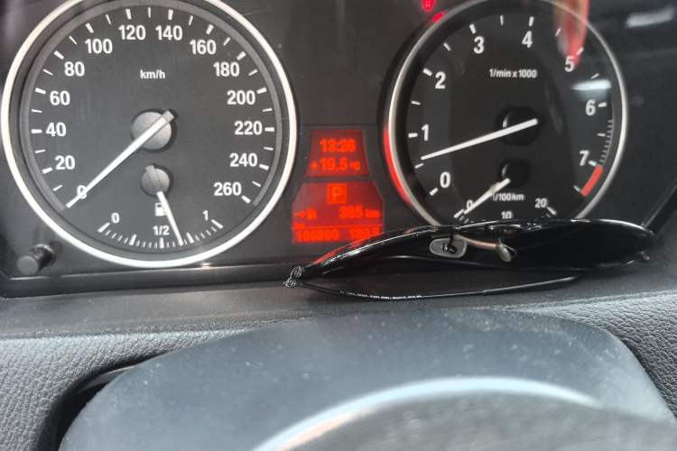 Used BMW X5 2011 xDrive35i Leading Model Odometer Close Up