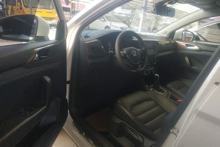 Used Volkswagen Tharu 2019 280TSI Two-Wheel Drive Luxury Version China VI Standard Driver Seat