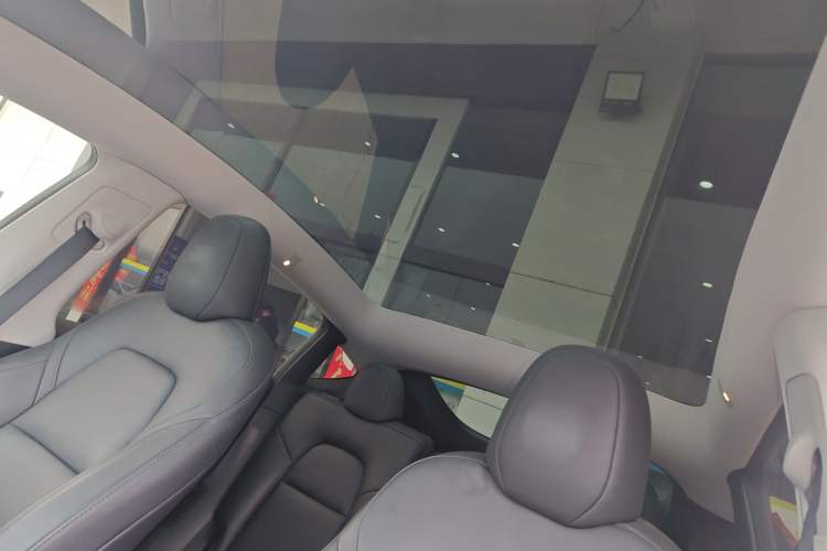 Used Tesla Model Y 2024 Rear-Wheel-Drive Version Headliner