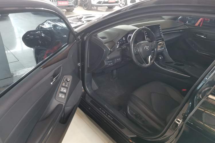 Used Toyota Avalon 2019 2.0L XLE Premium Edition China VI