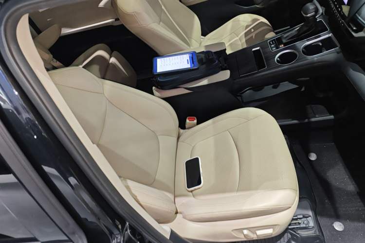 Used Toyota Granvia 2023 2.5L Hybrid Prestige VIP Edition Right Front Seat