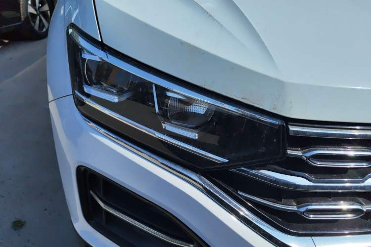 Used Volkswagen Tayron 2021 280TSI Two-Wheel Drive Luxury Smart Connectivity Version Right Front Headlight