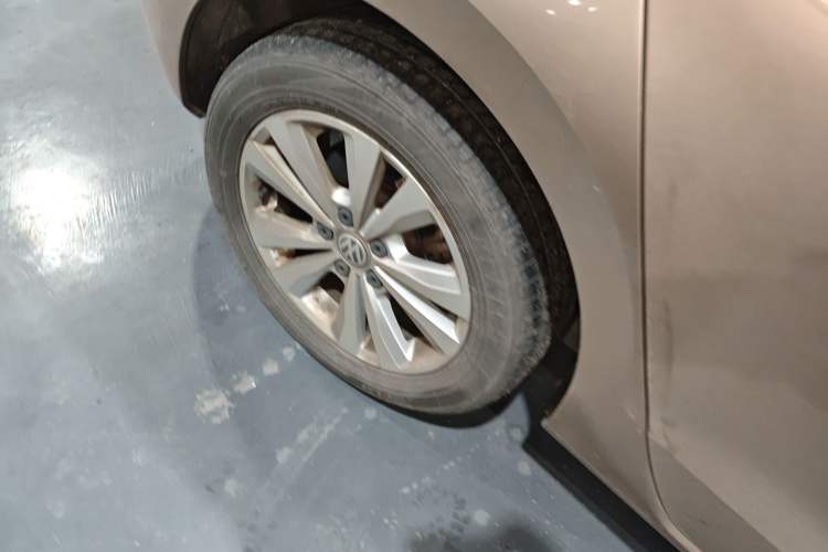 Used Volkswagen Golf Sportsvan 2016 180TSI Automatic Trend Model Right Rear Wheel Hub