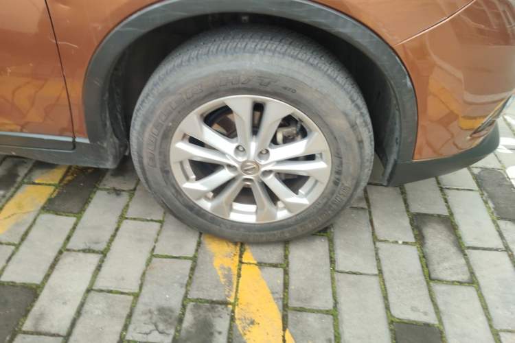 Used Nissan X-Trail 2014 2.0L CVT Comfort Edition 2WD Right Front Wheel Hub