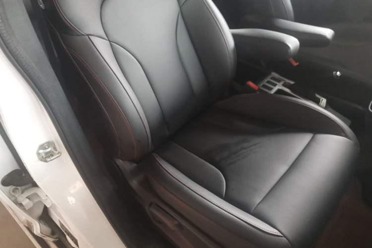 Used Haval H6 2016 Upgraded Model 1.5T Manual Two-Wheel Drive Elite Version Right Front Seat