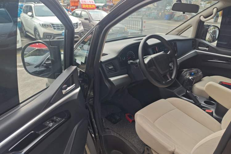 Used FORTHING Lingzhi 2023 M5L 1.6L Base Model 7 Seats