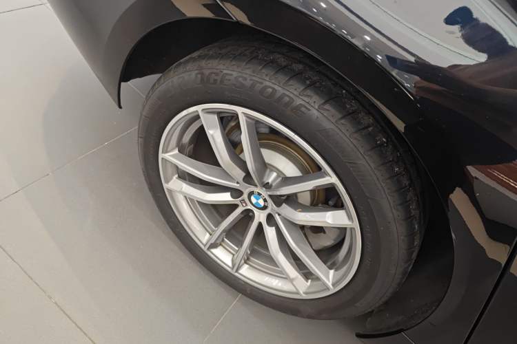 Used BMW 5 Series 2019 525Li M Sport Package Exterior 5